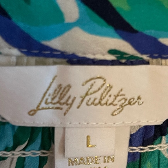 Lilly Pulitzer Blue and Green Patterned Top.  Silk Top.  New without tags. - Picture 2 of 2